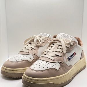 Autry Women's Sneakers - White and Tan